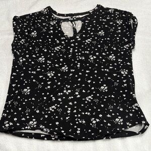 SO Black Short-Sleeve Floral Keyhole Top